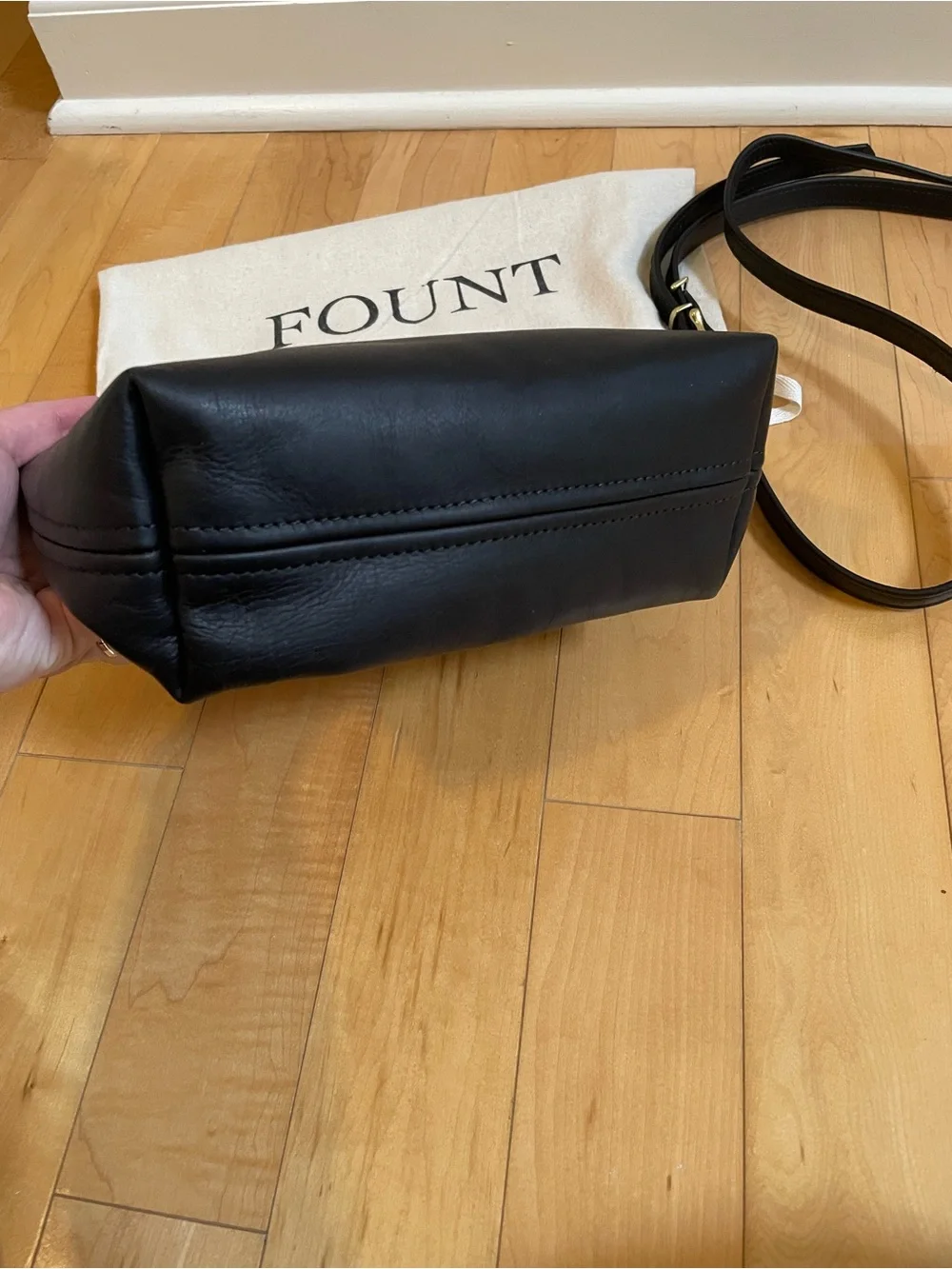 FOUNT Bellfield Crossbody